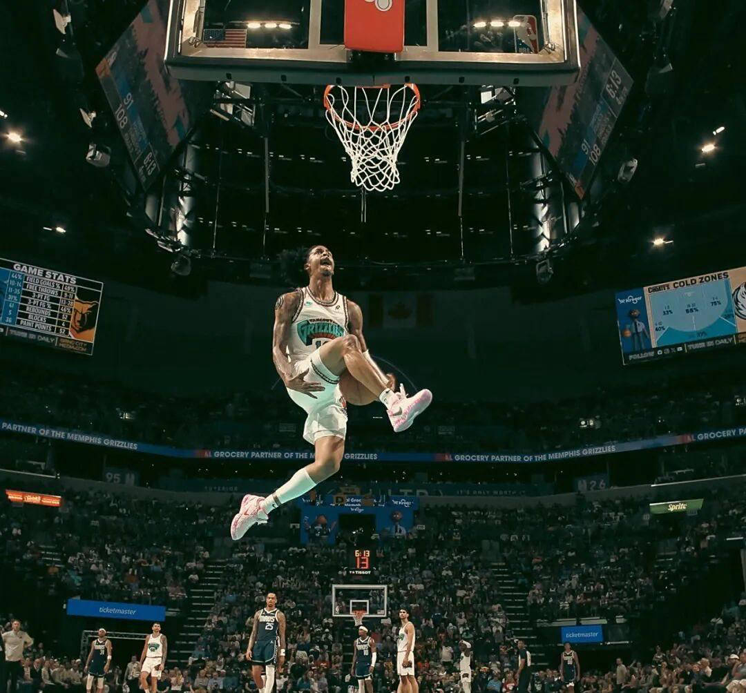 塞尔维亚男篮血洗灰熊，欧文三分雨点燃全场