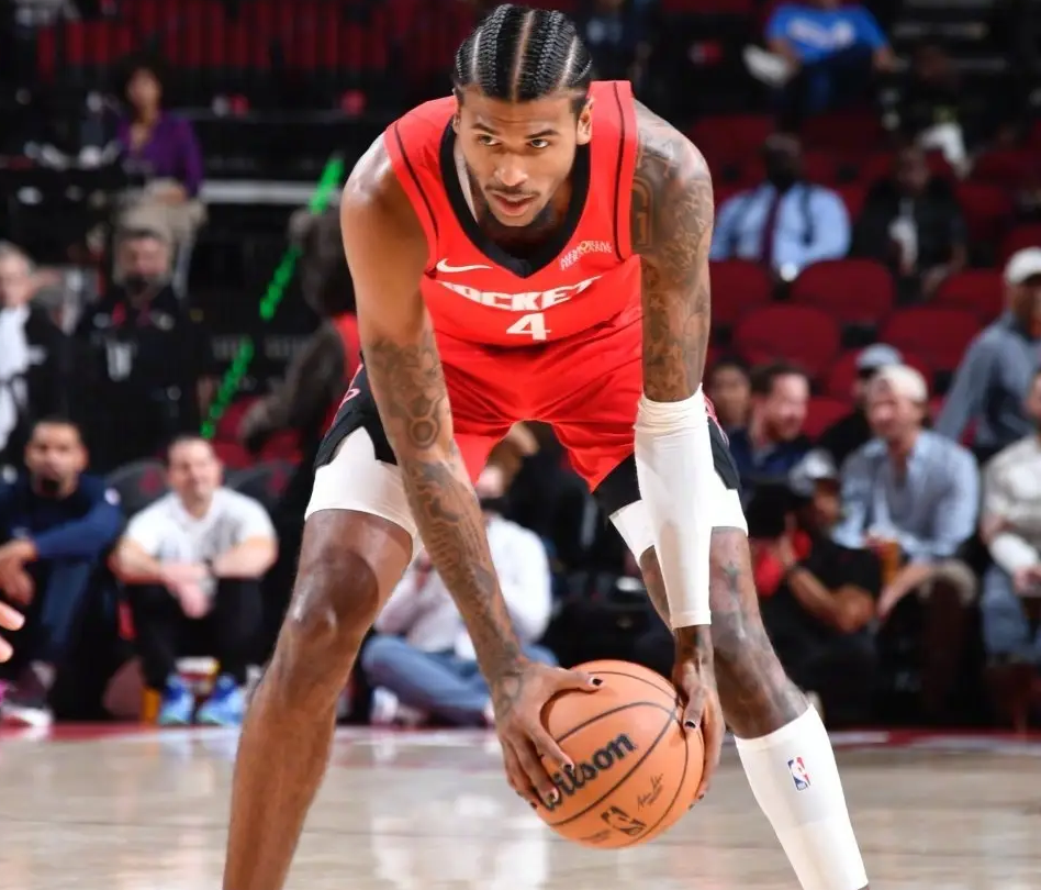 包含马刺主帅激励球员保持胜利氛围的词条