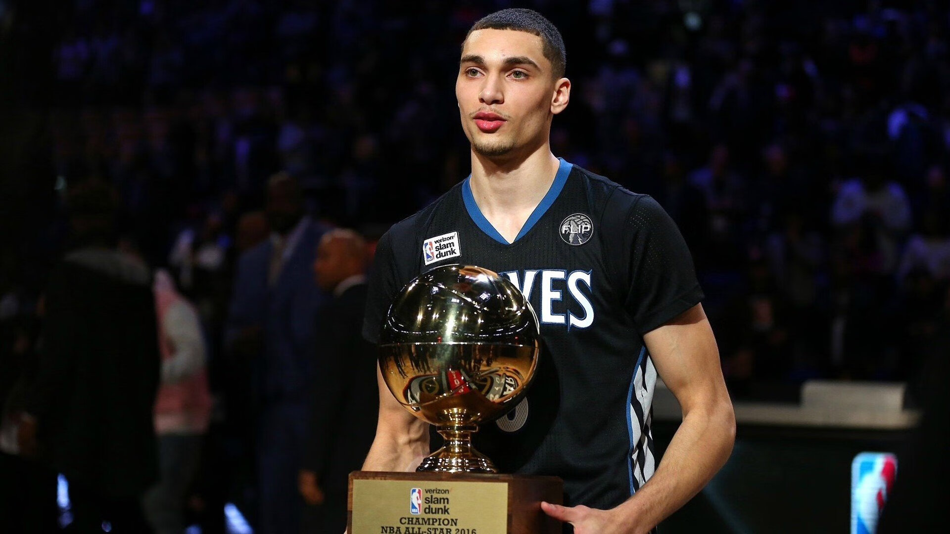 世界排名争夺战焦点战，上海队强势拿下山西队，季后赛格局再起波澜