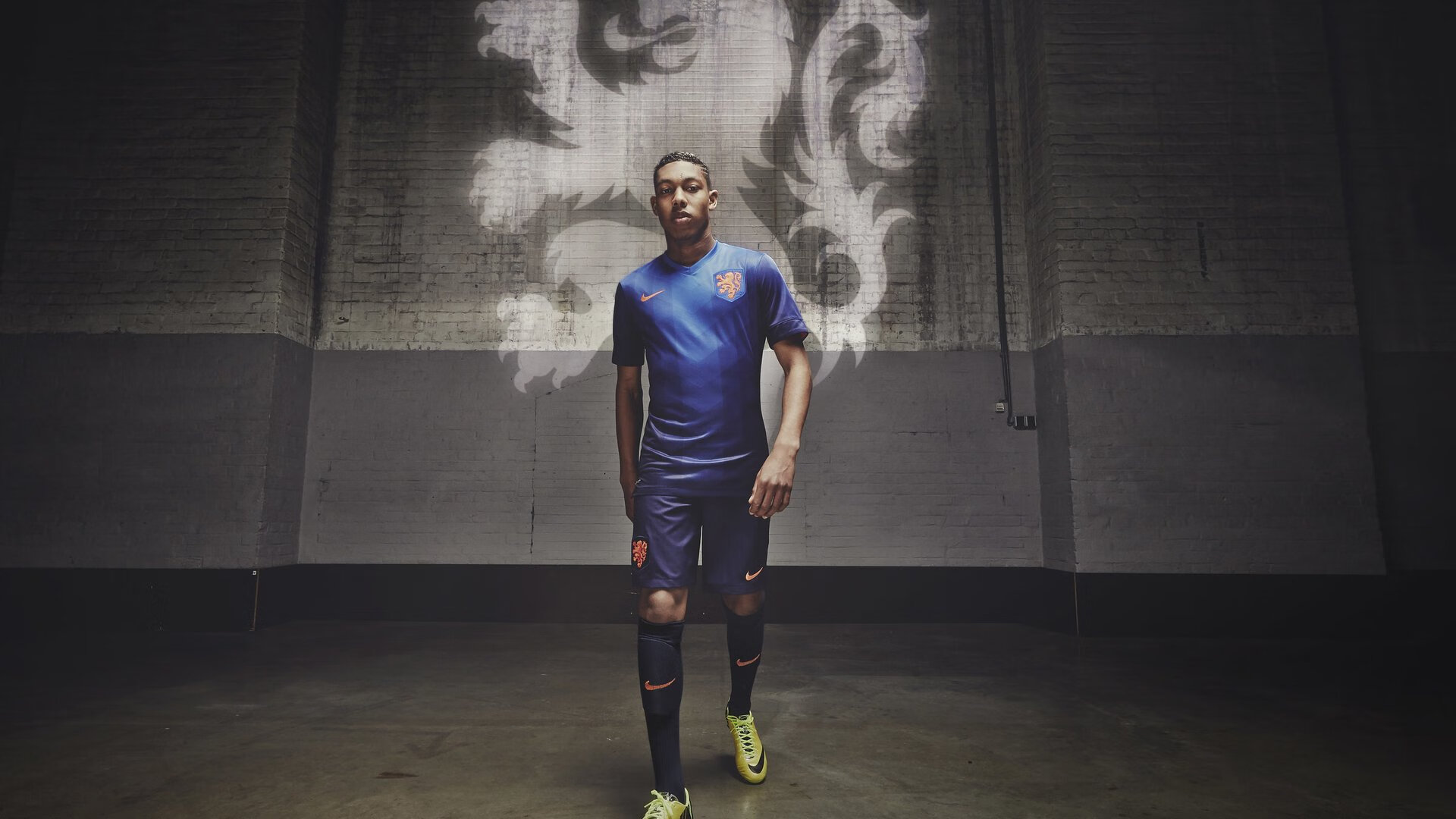 开云体育官网-新王加冕与旧制震颤,拉沃尔杯险胜戴维斯杯背后的时代隐喻